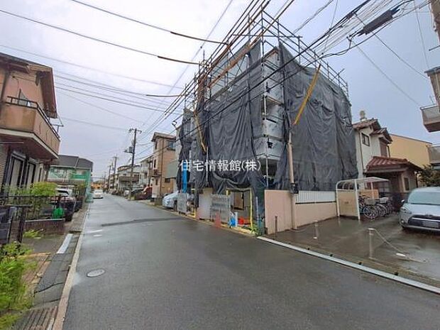前面道路を含めた現地写真です。