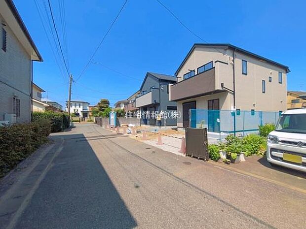 前面道路を含めた現地写真です。