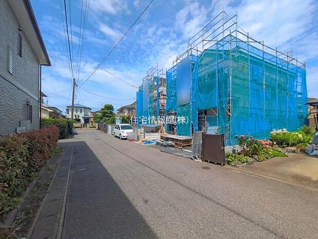 前面道路を含めた現地写真です。