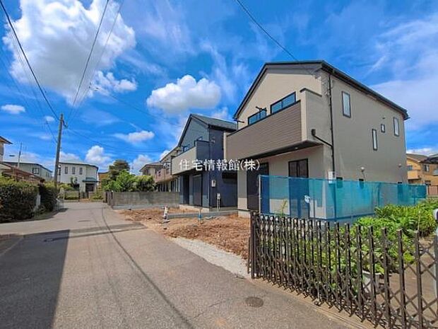 前面道路を含めた現地写真です。