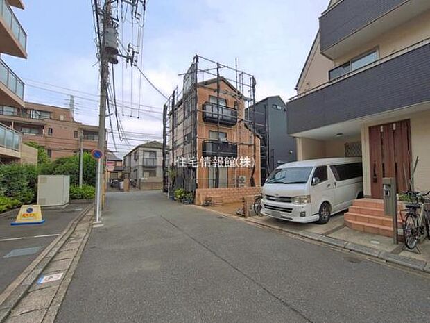 前面道路を含めた現地写真です。