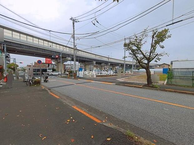 前面道路を含めた現地写真です。