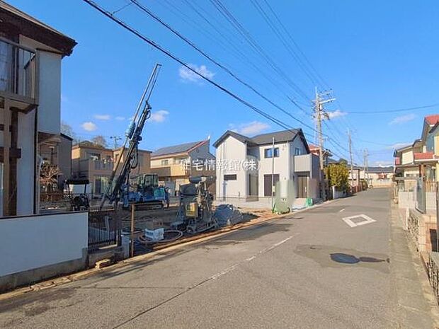 前面道路を含めた現地写真です。