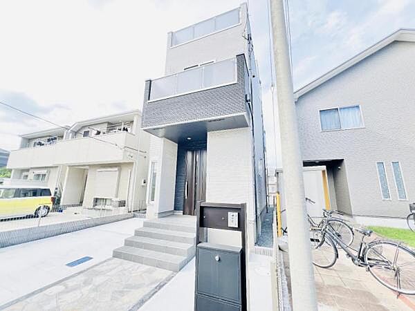 木造2階建て、耐震等級・等級3級です。