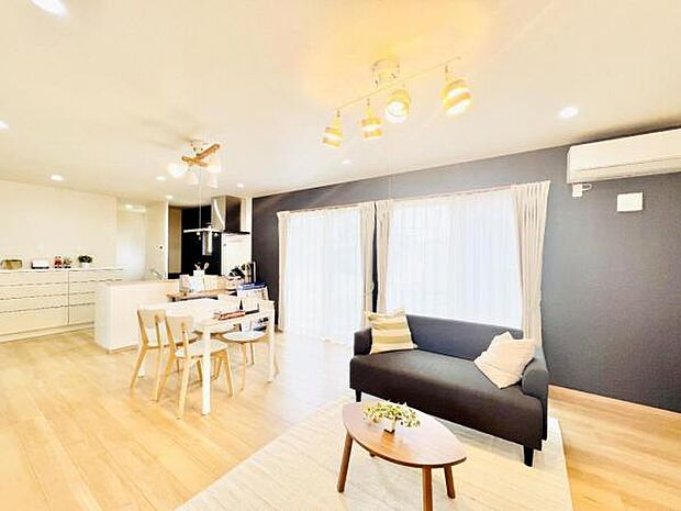 リビングダイニングになります。ご家族そろっての素敵な空間になりそうですね。