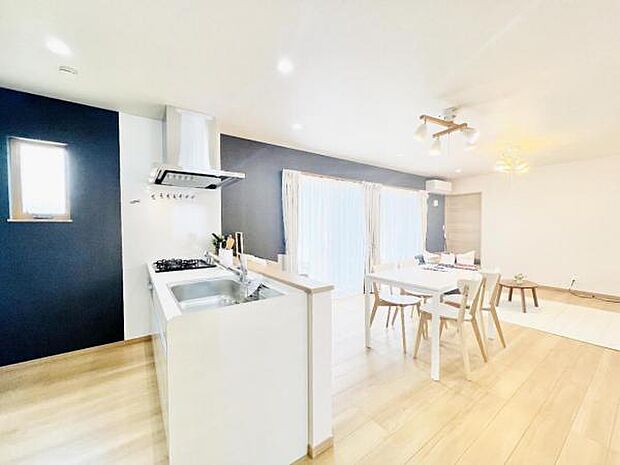 ご家族の温かい時間を演出するダイニングスペースです。