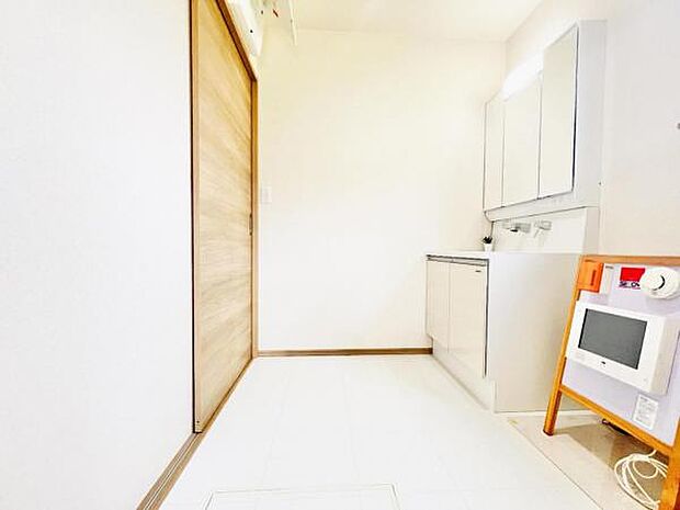 お天気を気にせずお洗濯ができ、室内干し可能です。