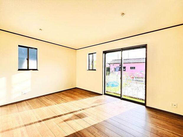 家族団らんの場所としてゆったりと居心地の良いリビングです。