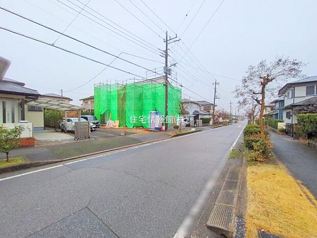 前面道路を含めた現地写真です。