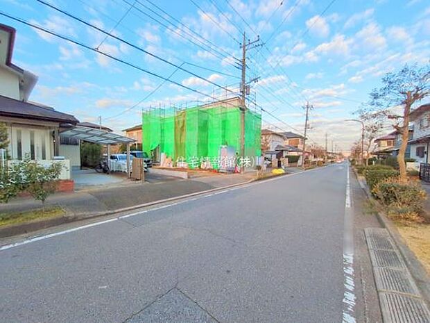 前面道路を含めた現地写真です。