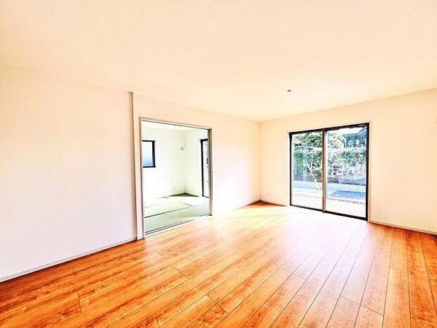 リビングダイニングになります。ご家族そろっての素敵な空間になりそうですね。