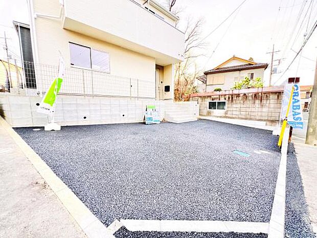 駐車場ももちろん完備しておりますのでお車所有の方にも心強いです。