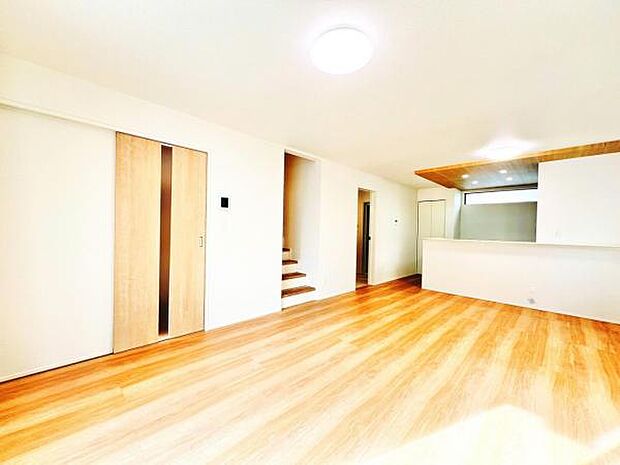 ご家族の温かい時間を演出するダイニングスペースです。