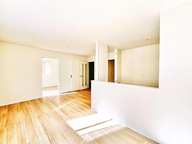 ご家族の温かい時間を演出するダイニングスペースです。