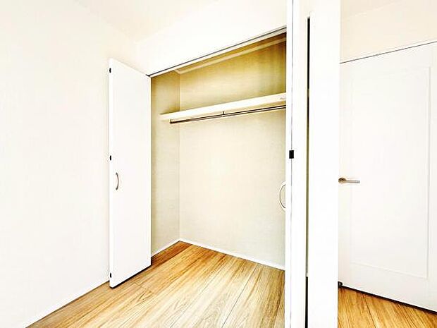 いつでもお部屋をスッキリお使い頂ける収納スペースを設置。