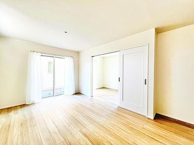 リビングダイニングになります。ご家族そろっての素敵な空間になりそうですね。