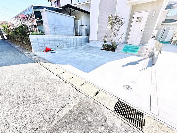 駐車場ももちろん完備しておりますのでお車所有の方にも心強いです。