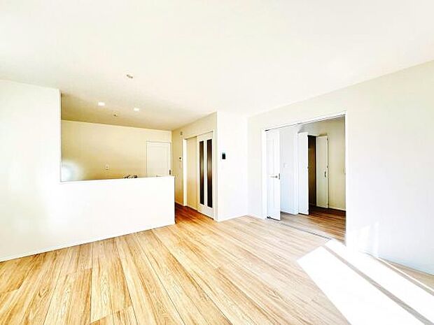 ご家族の温かい時間を演出するダイニングスペースです。