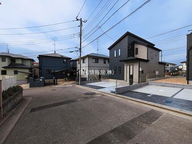 前面道路を含めた現地写真です。