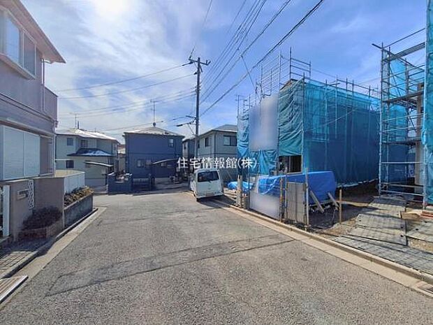 前面道路を含めた現地写真です。