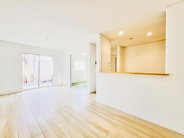 ご家族の温かい時間を演出するダイニングスペースです。