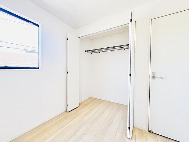 いつでもお部屋をスッキリお使い頂ける収納スペースを設置。