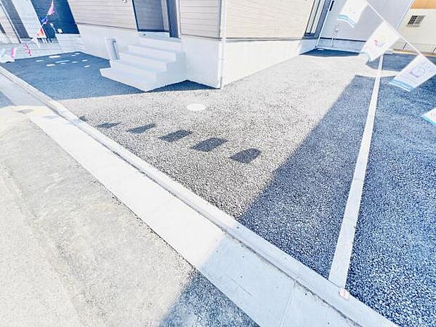 駐車場ももちろん完備しておりますのでお車所有の方にも心強いです。