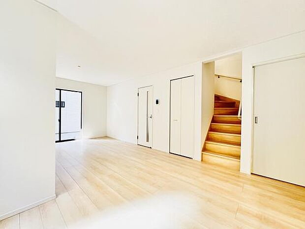 家族団らんの場所としてゆったりと居心地の良いリビングです。