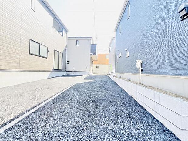 駐車場ももちろん完備しておりますのでお車所有の方にも心強いです。