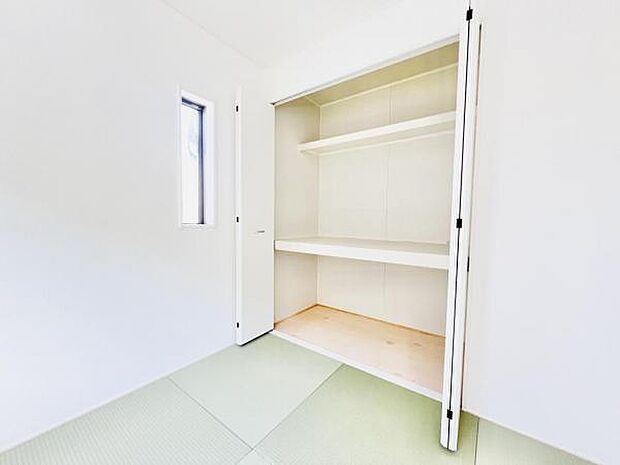 いつでもお部屋をスッキリお使い頂ける収納スペースを設置。