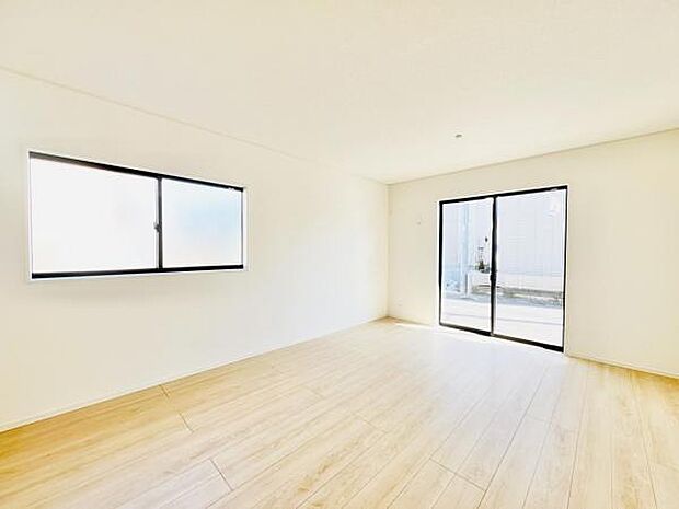 リビングダイニングになります。ご家族そろっての素敵な空間になりそうですね。