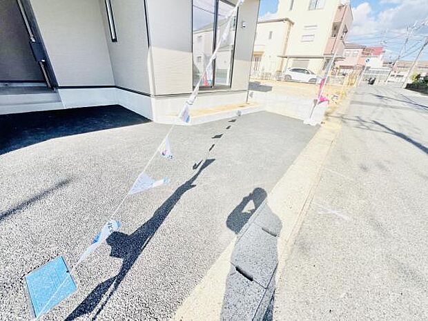 駐車場ももちろん完備しておりますのでお車所有の方にも心強いです。