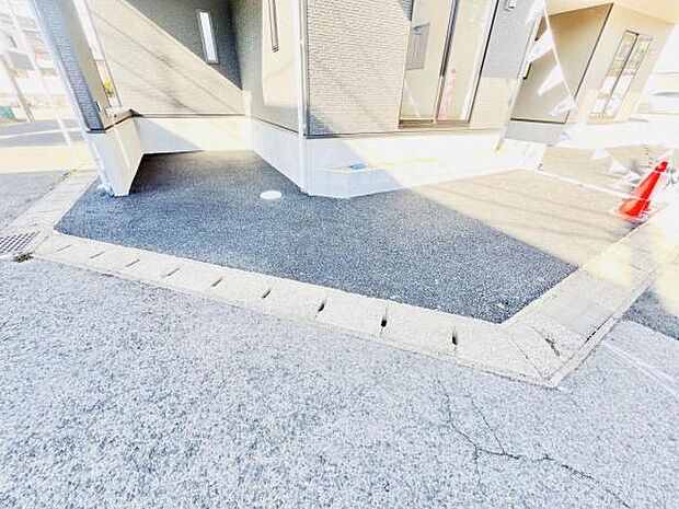 駐車場ももちろん完備しておりますのでお車所有の方にも心強いです。