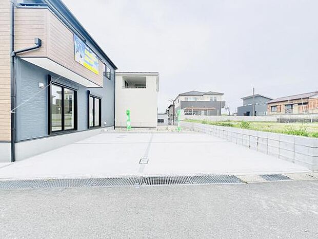 駐車場ももちろん完備しておりますのでお車所有の方にも心強いです。