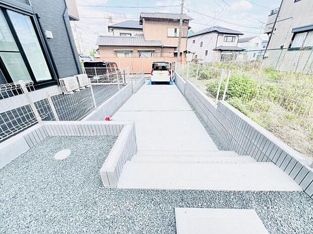 駐車場ももちろん完備しておりますのでお車所有の方にも心強いです。
