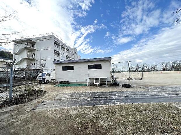 木更津市立木更津第二中学校まで約1560m（徒歩20分）