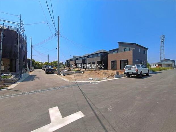 前面道路を含めた現地写真です。
