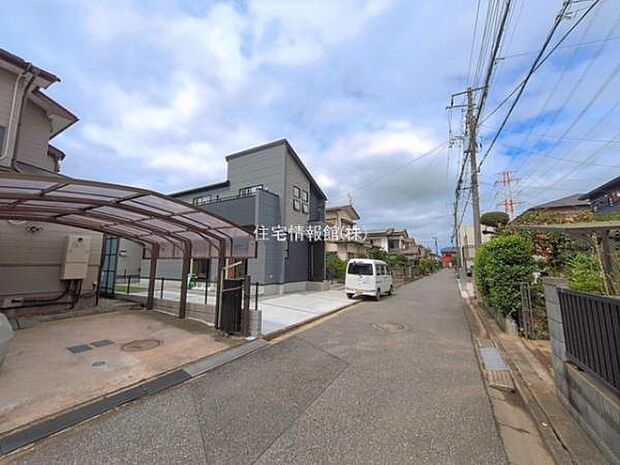 前面道路を含めた現地写真です。
