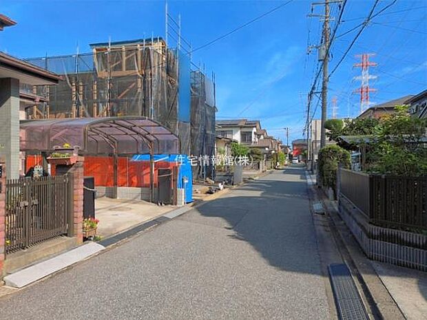 前面道路を含めた現地写真です。