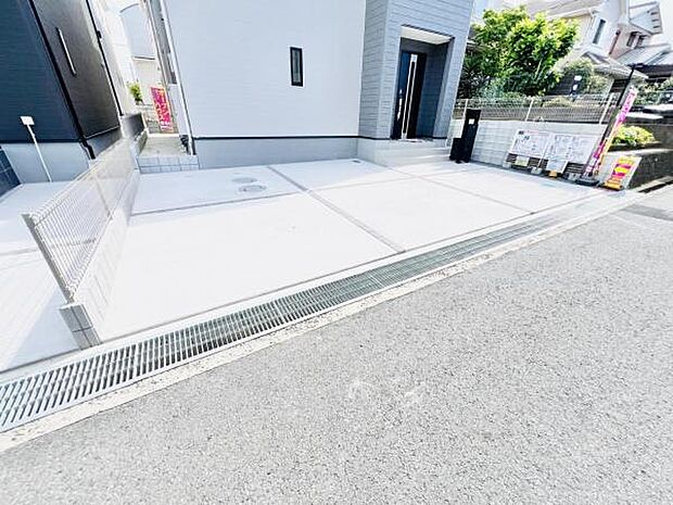 駐車場ももちろん完備しておりますのでお車所有の方にも心強いです。