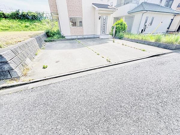駐車場ももちろん完備しておりますのでお車所有の方にも心強いです。