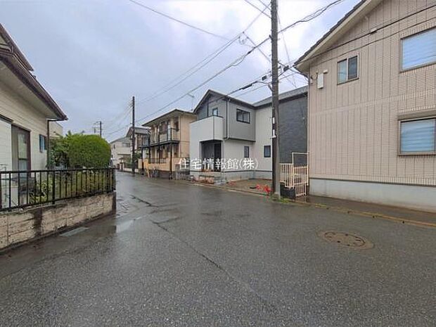 前面道路を含めた現地写真です。