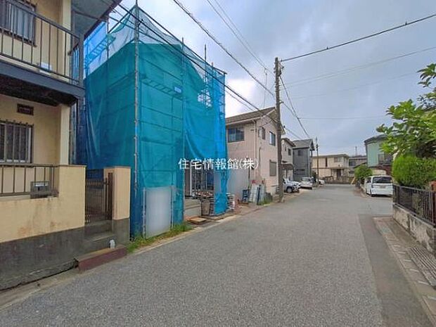 前面道路を含めた現地写真です。