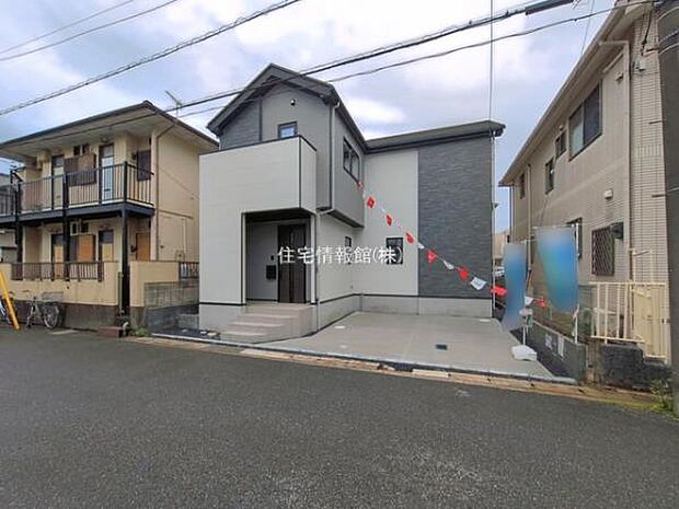 前面道路を含めた現地写真です。