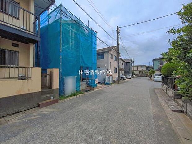 前面道路を含めた現地写真です。