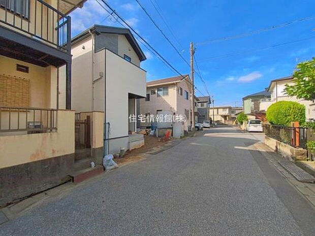 前面道路を含めた現地写真です。