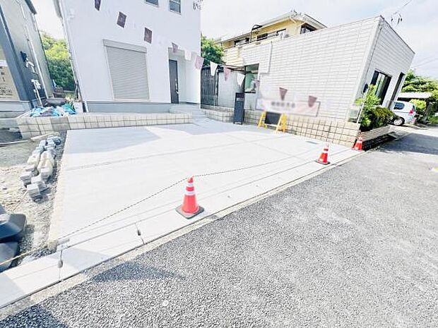 駐車場ももちろん完備しておりますのでお車所有の方にも心強いです。