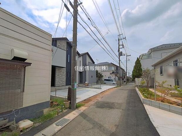 前面道路を含めた現地写真です。
