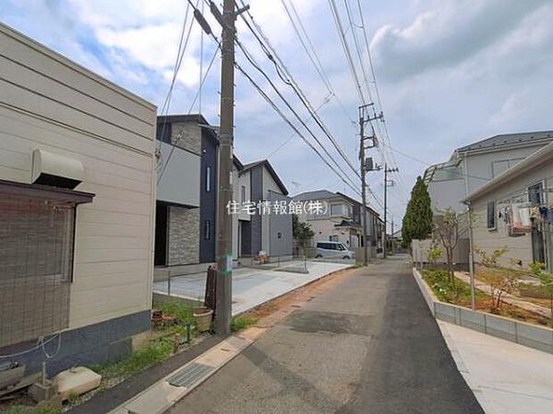 前面道路を含めた現地写真です。