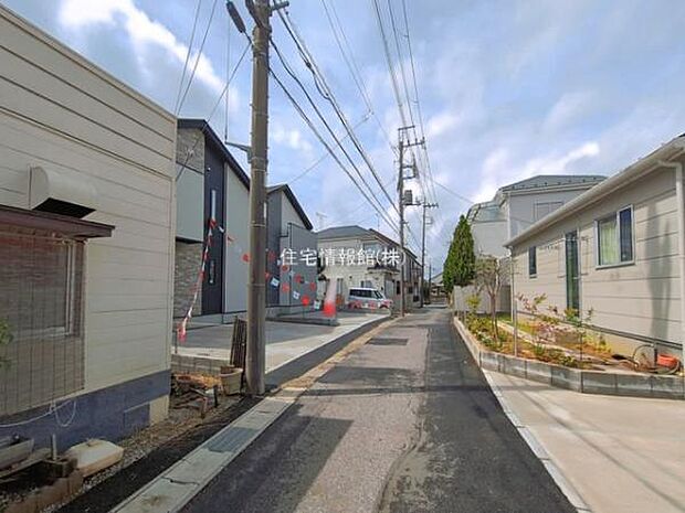 前面道路を含めた現地写真です。